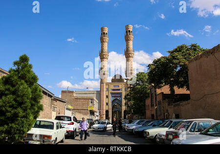 TABRIZ, IRAN - SEPTEMBER 27,2018: Freitag Moschee hinter der Täbris Grand Basar im alten Teil der Stadt, Tabriz, Iran Stockfoto