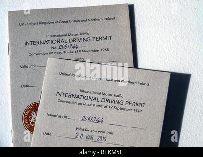 Internationaler Führerschein - die 1968 und 1949 Übersicht Versionen des IDP, mit denen sie in bestimmten Ländern in Europa nutzen zu fahren Stockfoto