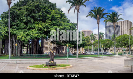 Königin Lili'uokalani Statue außerhalb des Hawaii State Capitol Building in Honolulu, Hawaii am 6. August 2016. Königin Liliuokalani war der letzte Monarch Stockfoto