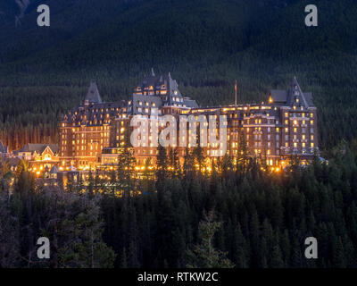 Banff Springs Hotel, Banff National Park, Alberta, Kanada. Das Banff Springs Hotel ist eines der berühmtesten Hotels in Kanada und ist entfernt Stockfoto