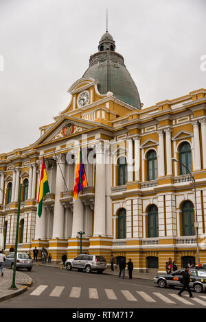 Die beiden Kammern des Kongresses treffen sich in der Legislative Palast auf der Plaza Murillo, main La Paz's Stadtzentrum entfernt. Plaza Murillo ist auch flankiert Stockfoto