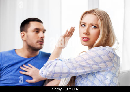 unglückliche Paare haben Argument zu Hause Stockfoto