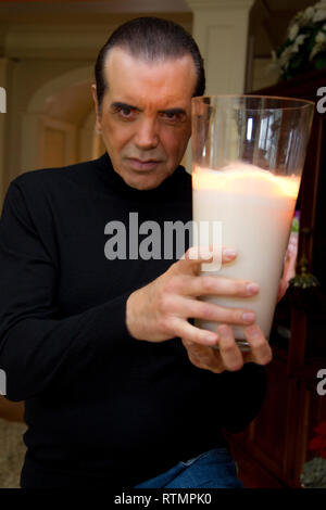 Bedford, USA. 27 Jan, 2012. Chazz Palminteri am Deckel Fotoshooting für Kantenmagazin am Chazz Palminteri Residence in New York, USA. Quelle: Steve Mack/S.D. Mack Bilder/Alamy Stockfoto