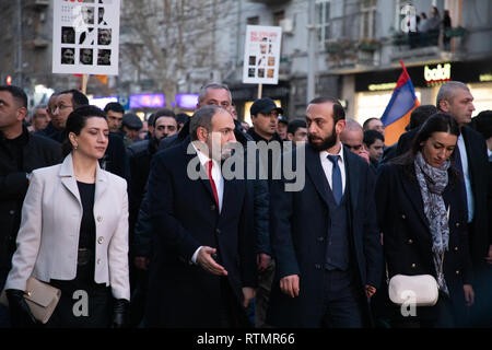 YEREVAN, Armenien - Mar 01, 2019: armenische Volk freundlich marschieren auf den Straßen von Eriwan - Samtene Revolution - Vizepräsident Nikol Pashinyan - Stockfoto