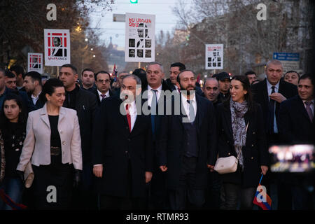 YEREVAN, Armenien - Mar 01, 2019: armenische Volk freundlich marschieren auf den Straßen von Eriwan - Samtene Revolution - Vizepräsident Nikol Pashinyan - Stockfoto