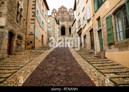 Der Weg zum Eingang der Kathedrale von Le Puy in Frankreich Stockfoto