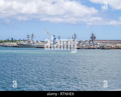 United States Naval Schiffe in Pearl Harbor am 5. August 2016 in Pearl Harbor, USA. Pearl Harbor ist das Hauptquartier der United States Pacific Fleet. Stockfoto