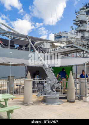 Die USS Missouri Schlachtschiff am 5. August 2016 in Pearl Harbor, USA. Website des Vertrags Unterzeichnung Ende 1945 zwischen den USA und Japan, ist jetzt in der Anker Stockfoto