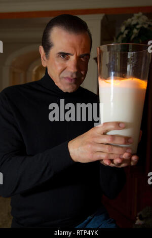 Bedford, USA. 27 Jan, 2012. Chazz Palminteri am Deckel Fotoshooting für Kantenmagazin am Chazz Palminteri Residence in New York, USA. Quelle: Steve Mack/S.D. Mack Bilder/Alamy Stockfoto