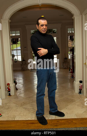 Bedford, USA. 27 Jan, 2012. Chazz Palminteri am Deckel Fotoshooting für Kantenmagazin am Chazz Palminteri Residence in New York, USA. Quelle: Steve Mack/S.D. Mack Bilder/Alamy Stockfoto