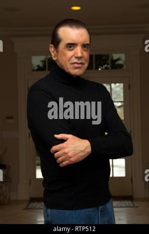 Bedford, USA. 27 Jan, 2012. Chazz Palminteri am Deckel Fotoshooting für Kantenmagazin am Chazz Palminteri Residence in New York, USA. Quelle: Steve Mack/S.D. Mack Bilder/Alamy Stockfoto