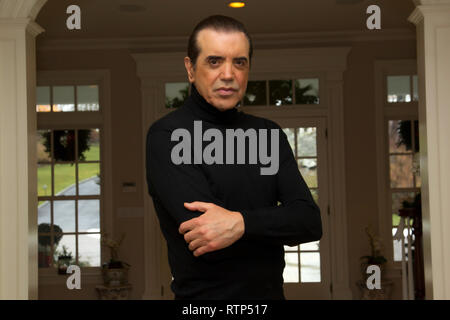 Bedford, USA. 27 Jan, 2012. Chazz Palminteri am Deckel Fotoshooting für Kantenmagazin am Chazz Palminteri Residence in New York, USA. Quelle: Steve Mack/S.D. Mack Bilder/Alamy Stockfoto