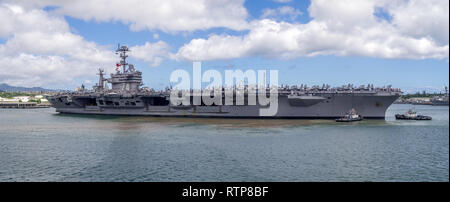 Die USS John C Stennis am 5. August 2016 in Pearl Harbor, USA. Die John C Stennis ist ein Nimitz-klasse atomgetriebenen Flugzeugträger. Stockfoto