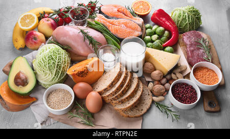 Ausgewogene Ernährung. Gesunde Ernährung und gesundes Kochen Konzept. Stockfoto