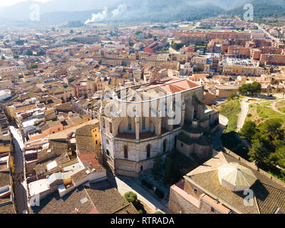 Panoramablick vom Dröhnen der Stadt von Montblanc und Kirche Santa Maria, Spanien Stockfoto