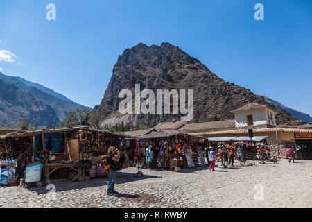 Cuzco, Peru, Juli 2018: peruanische Weberei und Handwerksbetrieben in der Stadt von Ollantaytambo Stockfoto