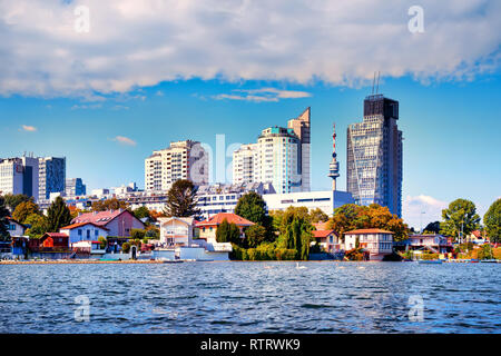 Sonnigen Tag an einem See in der Stadt Wien, Österreich Stockfoto