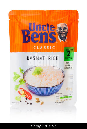 LONDON, UK, 01. MÄRZ 2019: Uncle Ben's Mikrowelle Classic Basmati-reis Paket auf Weiß. Stockfoto