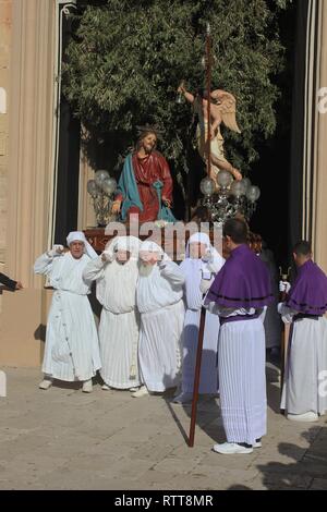 Karfreitagsprozession in Zejtun auf der Insel Malta: 1. Statue - Jesus im Garten Gethsemane Stockfoto