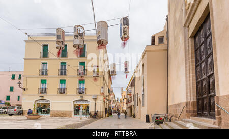 Alghero, Sardinien, Italien - Dezember 28, 2019: Torre di Sulis stehend auf dem Boulevard von Alghero in Sardinien, Italien Stockfoto