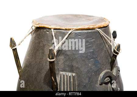 Afrikanische Holz- Trommel auf weißem Hintergrund Stockfoto