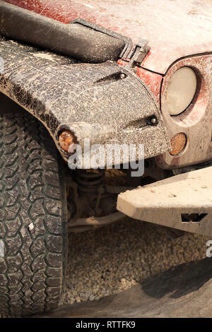 Vorderseite des beliebten schmutzig all terrain Auto Stockfoto