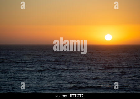 Offset der Sonnenuntergang über dem Pazifischen Ozean, von Gualala, Mendocino County, Kalifornien, Amerika übernommen Stockfoto