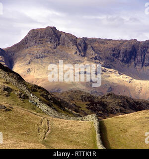 Langdale Pikes aus Lingmoor fiel, Langdale, Lake District, Cumbria, UK Stockfoto