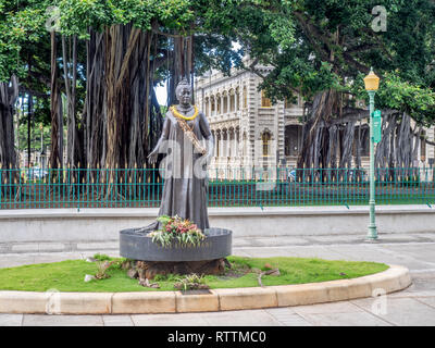 Königin Lili'uokalani Statue außerhalb des Hawaii State Capitol Building in Honolulu, Hawaii am 6. August 2016. Königin Liliuokalani war der letzte Monarch Stockfoto