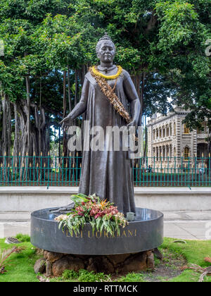 Königin Lili'uokalani Statue außerhalb des Hawaii State Capitol Building in Honolulu, Hawaii am 6. August 2016. Königin Liliuokalani war der letzte Monarch Stockfoto