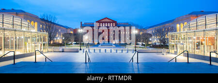 USA Washington DC nationalen Strafverfolgungsbehörden Museum aussen Panorama mit den National Building Museum im Hintergrund Stockfoto