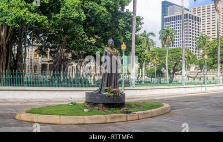 Königin Lili'uokalani Statue außerhalb des Hawaii State Capitol Building in Honolulu, Hawaii am 6. August 2016. Königin Liliuokalani war der letzte Monarch Stockfoto