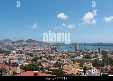 Panoramablick von Las Palmas de Gran Canaria mit dem Hafen im Hintergrund Stockfoto