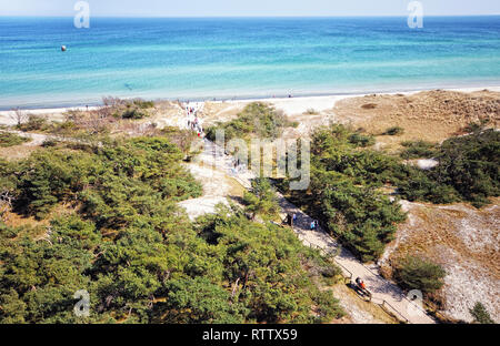 Luftaufnahme von Darßer Ort an der Ostsee Strand auf der Halbinsel Darß (Mecklenburg-Vorpommern, Deutschland). Typische Landschaft mit Dünen und Kiefer. Mitarbeiter Stockfoto