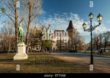 Der frühe Frühling Nachmittag an der Burg von Vajdahunyad Budapest, Ungarn. Stockfoto