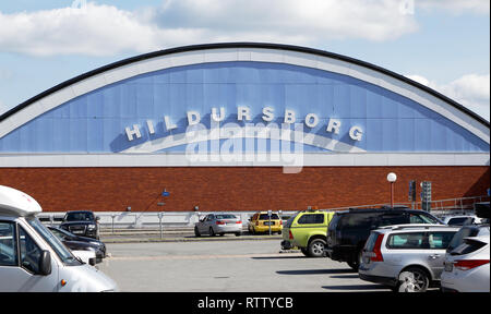 Boden, Schweden - 13. Juli 2015: Außenansicht des Hildursborg Sports Arena und seinen Pkw Parkplätze. Stockfoto