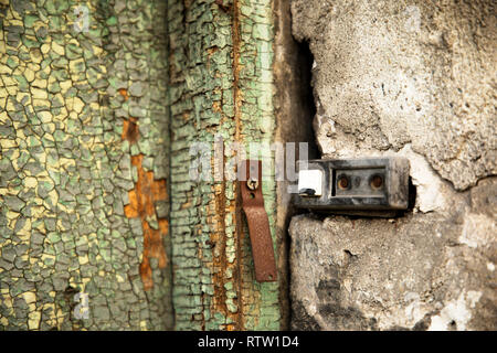 Alte vintage Klingel Tasten, Retro Vintage apartment Sprechanlage Klingel Summer Stockfoto