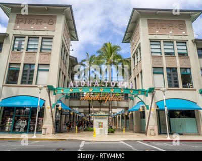 Ansicht der neuen Aloha Tower Marktplatz Am 6. August 2016 in Honolulu, Hawaii. Neu renovierte Aloha Tower Marketplace ist das Tor zum Honolulu Har Stockfoto