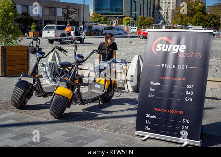 Christchurch, Neuseeland, 3. März 2019: Moderne Akkus Elektroroller zur Verfügung in der zentralen Stadt zu mieten Stockfoto