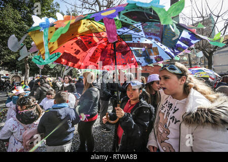 Neapel, Italien. 2. März 2019. Neapel, soziale Karneval in SanitÃ, das zentrale Thema der 2019 edition, von der Rione SanitÃ pädagogischen Netz" gefördert wird 'Comuni Orte - jenseits jeder gemeinsamen Ort. "Ein Thema gewählt, auf die Frage, warum einige Orte bestimmt städtische Bankrott 01.03.2019, Neapel, Italien Kredit sind: Unabhängige Fotoagentur Srl/Alamy leben Nachrichten Stockfoto