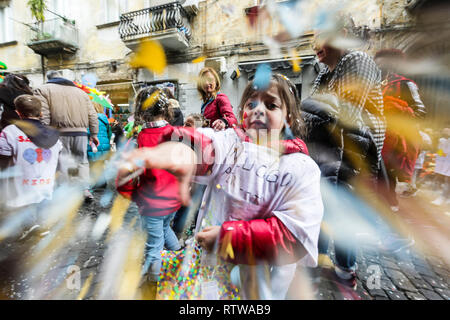 Neapel, Italien. 2. März 2019. Neapel, soziale Karneval in SanitÃ, das zentrale Thema der 2019 edition, von der Rione SanitÃ pädagogischen Netz" gefördert wird 'Comuni Orte - jenseits jeder gemeinsamen Ort. "Ein Thema gewählt, auf die Frage, warum einige Orte bestimmt städtische Bankrott 01.03.2019, Neapel, Italien Kredit sind: Unabhängige Fotoagentur Srl/Alamy leben Nachrichten Stockfoto