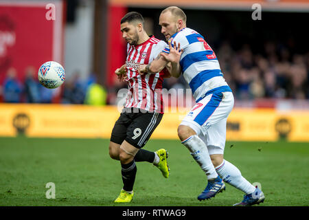 Griffin Park, London. 2. März 2019. Neal Maupay von Brentford und Toni Leistner von Queens Park Rangers während der efl Sky Bet Championship Match zwischen Brentford und Queens Park Rangers bei Griffin Park, London, England am 2. März 2019. Foto von salvio Calabrese. Nur die redaktionelle Nutzung, eine Lizenz für die gewerbliche Nutzung erforderlich. Keine Verwendung in Wetten, Spiele oder einer einzelnen Verein/Liga/player Publikationen. Stockfoto
