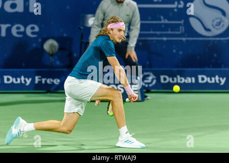 Dubai, VAE. 2. März 2019. Stefanos Tsitsipas Griechenland im Finale gegen Roger Federer von der Schweiz während der Dubai Duty Free Tennis Meisterschaft am Dubai International Tennis Stadium, Dubai, UAE am 02. März 2019. Foto von Grant Winter. Stockfoto