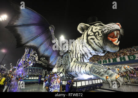 Sao Paulo, Brasilien. 2. März 2019. Parade der Imperio da Casa Verde, am ersten Tag des Paraden des samba Schulen, der besonderen Karneval Gruppe von Sao Paulo 2019, im Sambadromo do Anhembi, Zona Norte de Sao Paulo. Quelle: Fabio Vieira/FotoRua/ZUMA Draht/Alamy leben Nachrichten Stockfoto