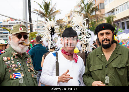 Las Palmas, Gran Canaria, Kanarische Inseln, Spanien. 2. März, 2019. Fidel Castro und Che Guevara lookalikes an der Karneval von Las Palmas auf Gran Canaria. Credit: ALAN DAWSON/Alamy leben Nachrichten Stockfoto