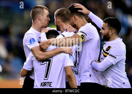 Arnheim, 02-03-2019, GelreDome, Saison 2018 / 2019, Eredivisie, NAC Breda Spieler feiern das Ziel von Giovanni Korte während dem Spiel Vitesse-NAC Stockfoto