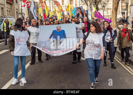 London, Großbritannien. 2. März 2019. Ein Protest von Gik-Der türkisch/kurdischen kulturellen Verein organisiert und sozialistischen Frauen Union SKB sendet Solidarität der Hungerstreikenden in der Türkei gegen die Inhaftierung von Mitgliedern der HDP (Völker) und der Demokratischen Partei der Freien Frauen Kongress, sowie viele Journalisten, Sozialisten und LGBTI-Aktivisten. Credit: Peter Marschall/Alamy leben Nachrichten Stockfoto