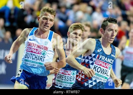 Glasgow, Schottland, Großbritannien. 2. März, 2019. BUTCHART Andrew GBR und KOWAL Yoann FRA in den 3000m Männer Final Fall konkurrieren in Tag zwei des Europäischen Leichtathletik Indoor Championships 2019 im Emirates Stadion in Glasgow, Schottland, Vereinigtes Königreich. 2.03.2019 Credit: Cronos/Alamy leben Nachrichten Stockfoto