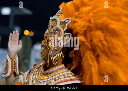 Sao Paulo, Sao Paulo, Brasilien. 2 Mär, 2019. Mitglieder von Colorado tun Bras Samba Schule in die Samba Schulen Parade an der Anhembi Sambadrome teilnehmen, in der zweiten Nacht der Karneval 2019 in Sao Paulo, Brasilien (Bild: © Paulo LopesZUMA Draht) Stockfoto