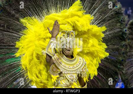 Sao Paulo, Sao Paulo, Brasilien. 2 Mär, 2019. Mitglieder von Colorado tun Bras Samba Schule in die Samba Schulen Parade an der Anhembi Sambadrome teilnehmen, in der zweiten Nacht der Karneval 2019 in Sao Paulo, Brasilien (Bild: © Paulo LopesZUMA Draht) Stockfoto